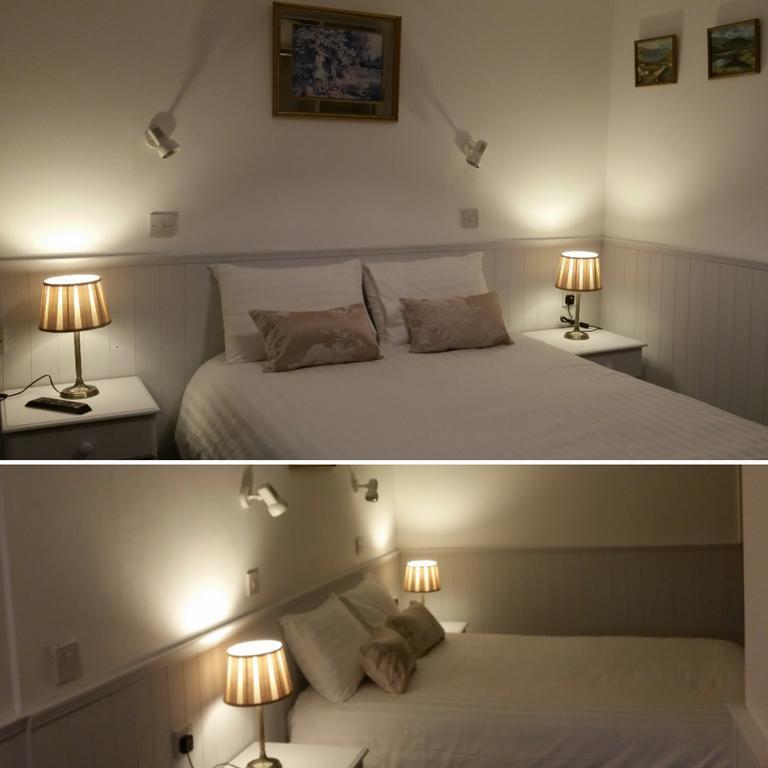 Halfway House Hotel Larne Room photo