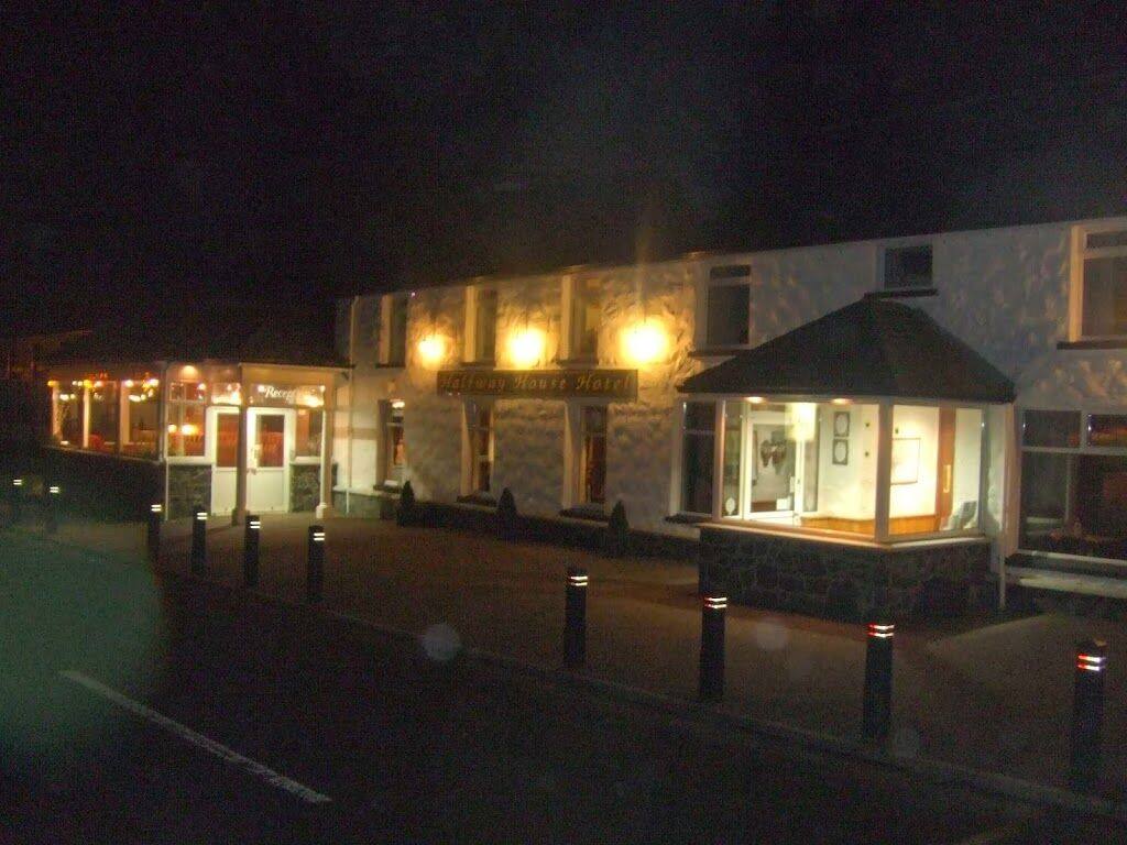 Halfway House Hotel Larne Exterior photo